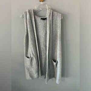 Tahari Gray Wool Blend Sleeveless Open Front Hooded Sweater Vest Duster Pockets
